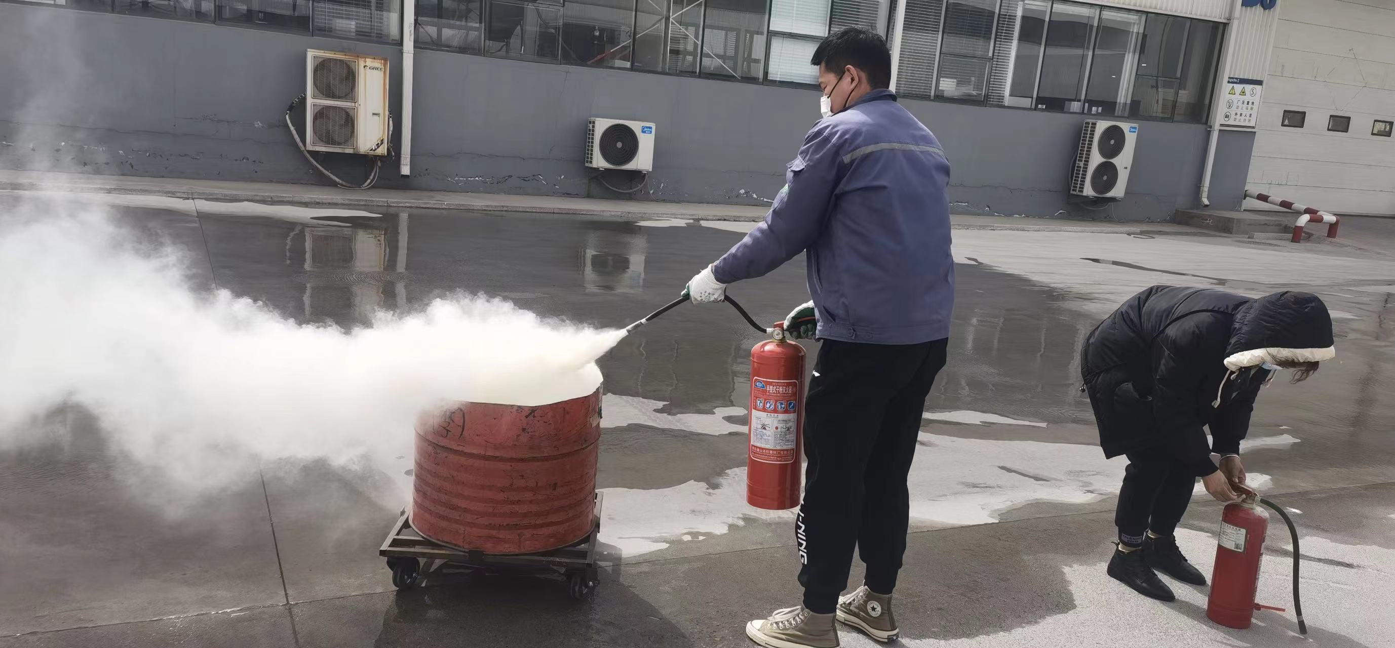 開展消防演練，提升員工應(yīng)急能力(圖3)